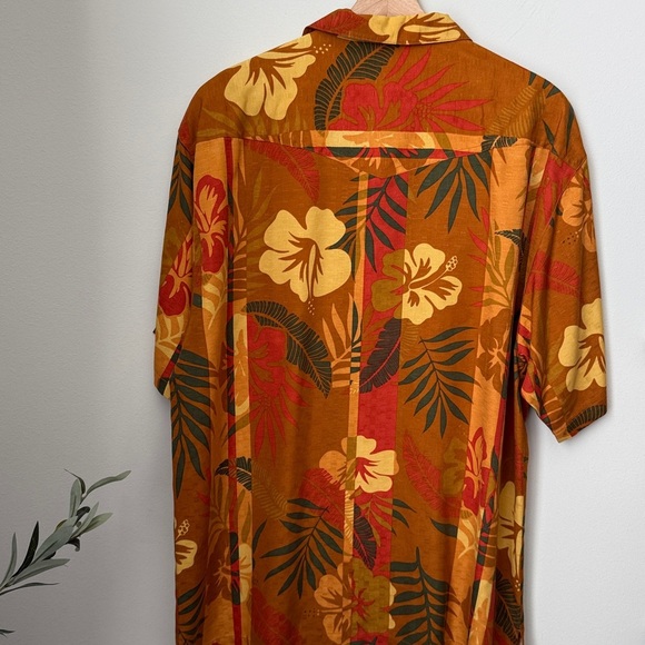 Tommy Bahama Men's Silk Vibrant Floral Shirt size L - Picture 3 of 7